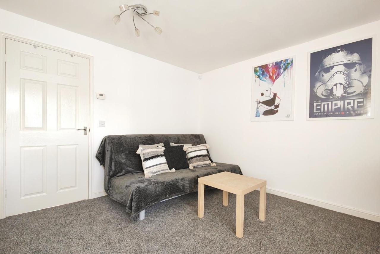 The Metcombe - Holiday Home With Free Parking - 10 Minutes Walk To Coop Live Arena & Etihad Stadium — Photos 2
